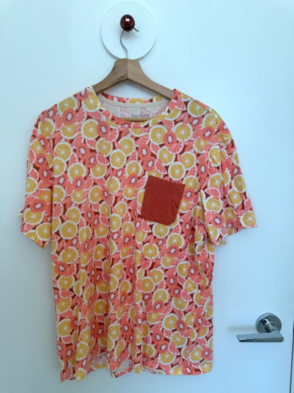 RW&CO Fruit Print Graphic Tee All Over Citrus Kiwi Pattern Men's Large L